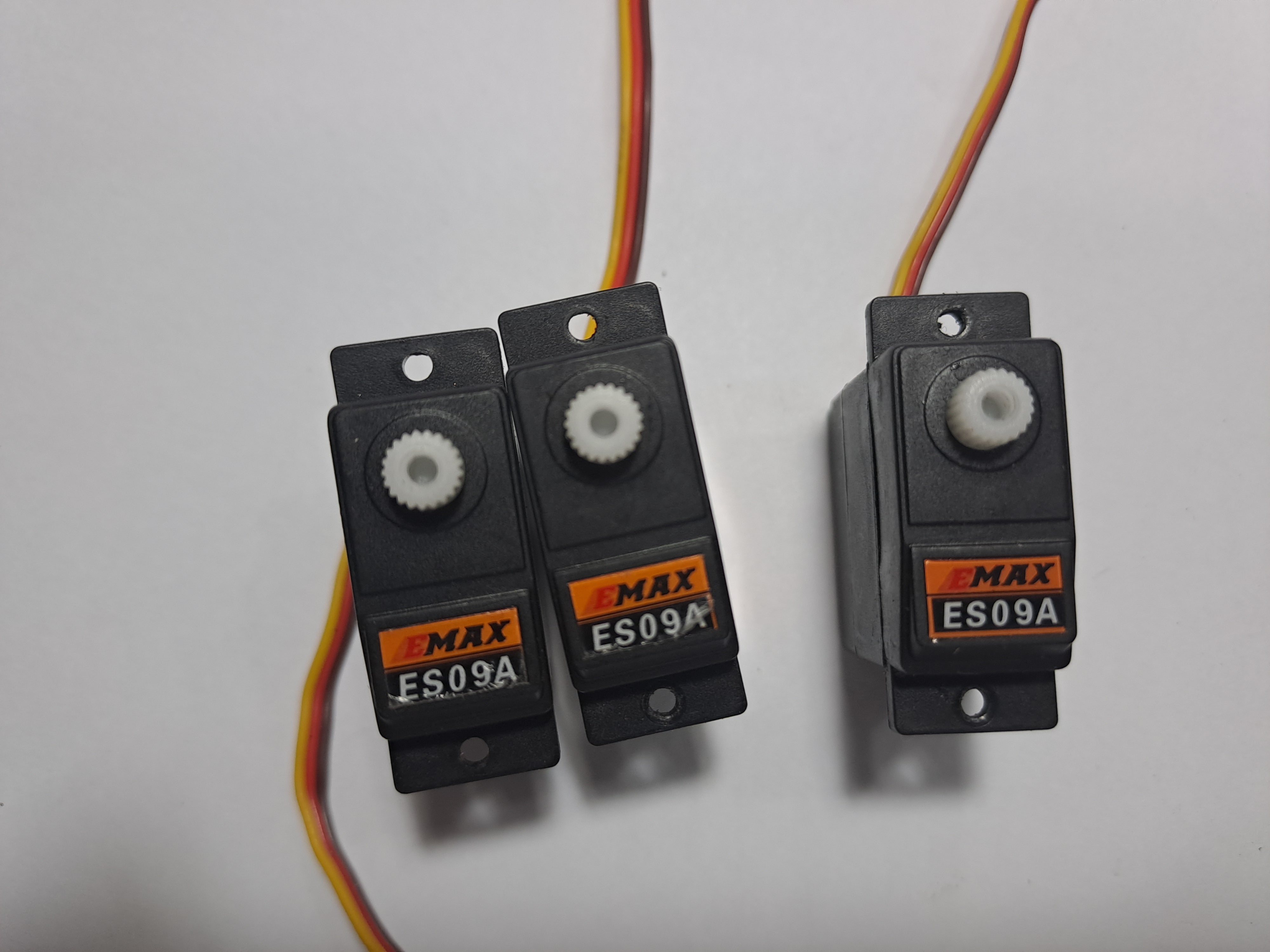 E MAX ES09A SERVO MOTORS PRE-OWNED