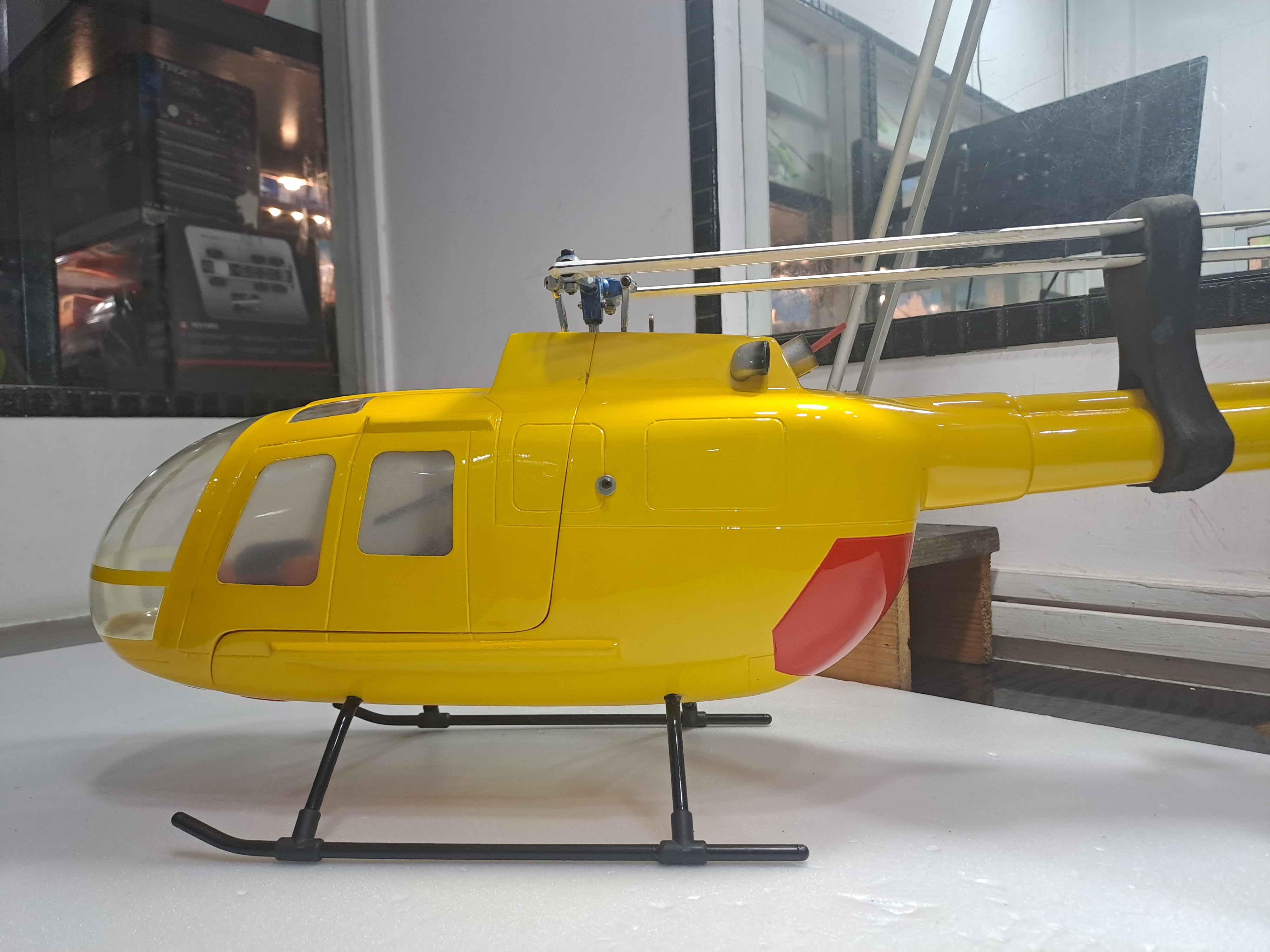 RC ELECTRIC HELI 450 SCALE BODY BO-105 WITH ALIGN MECHANICS-RTF