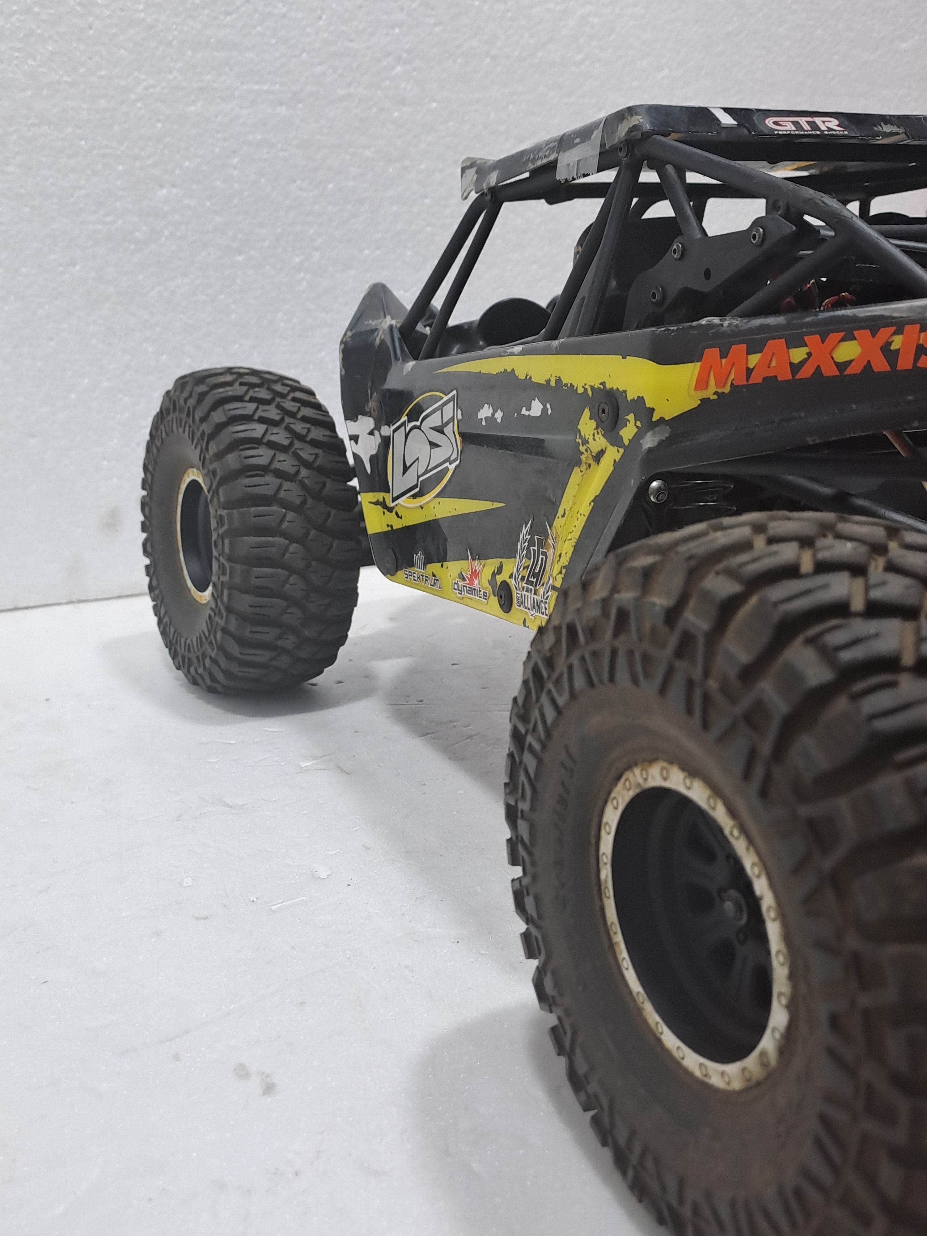 LOSI 1/10 SCALE ROCKREY 4WD BRUSHLESS MOTOR BLACK & YELLOW QUALITY PRE OWNED