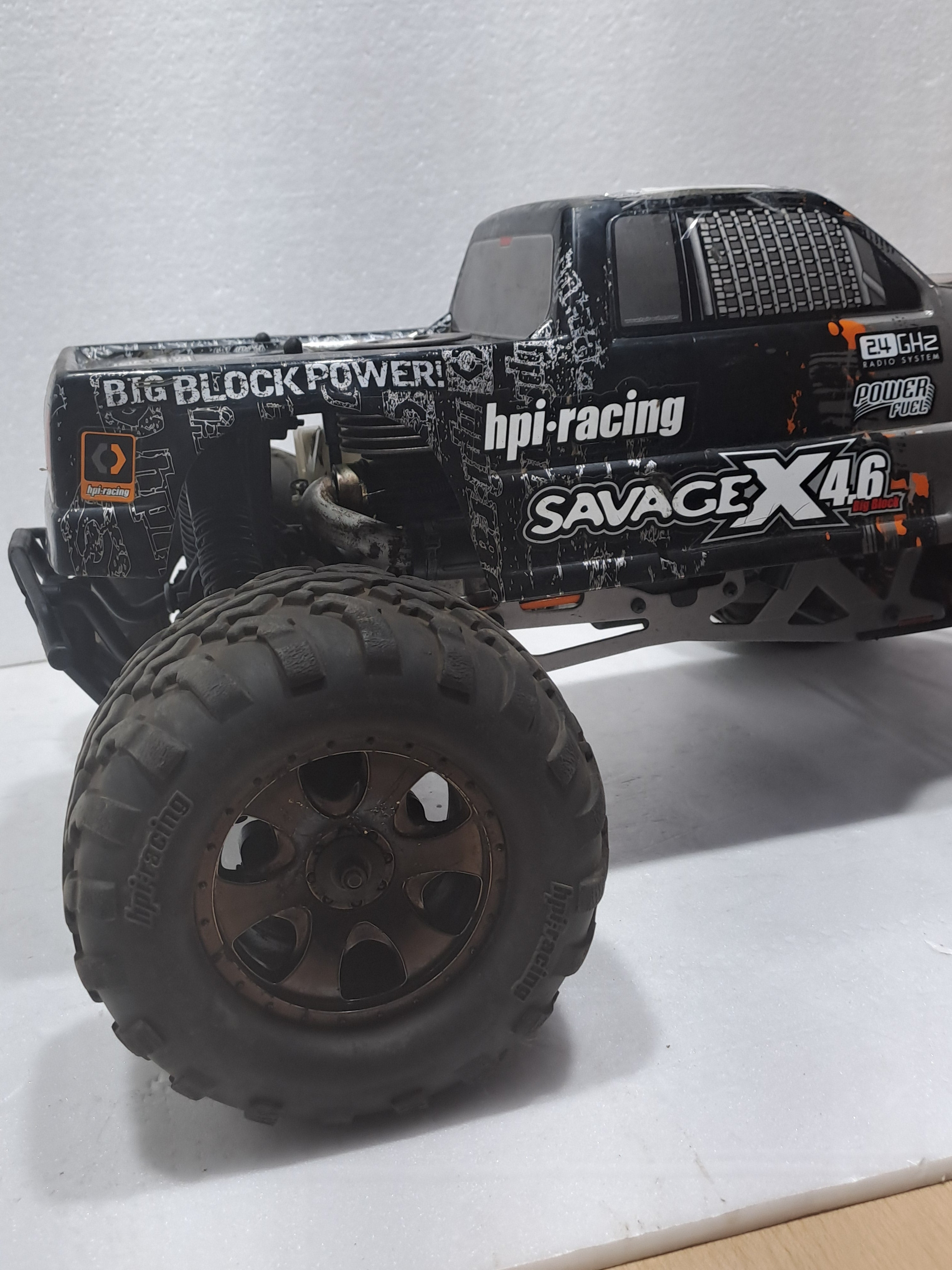 HPI SAVAGE X4.6 NITRO CAR 1/8 SCALE MULTI COLOUR QUALITY PRE OWNED