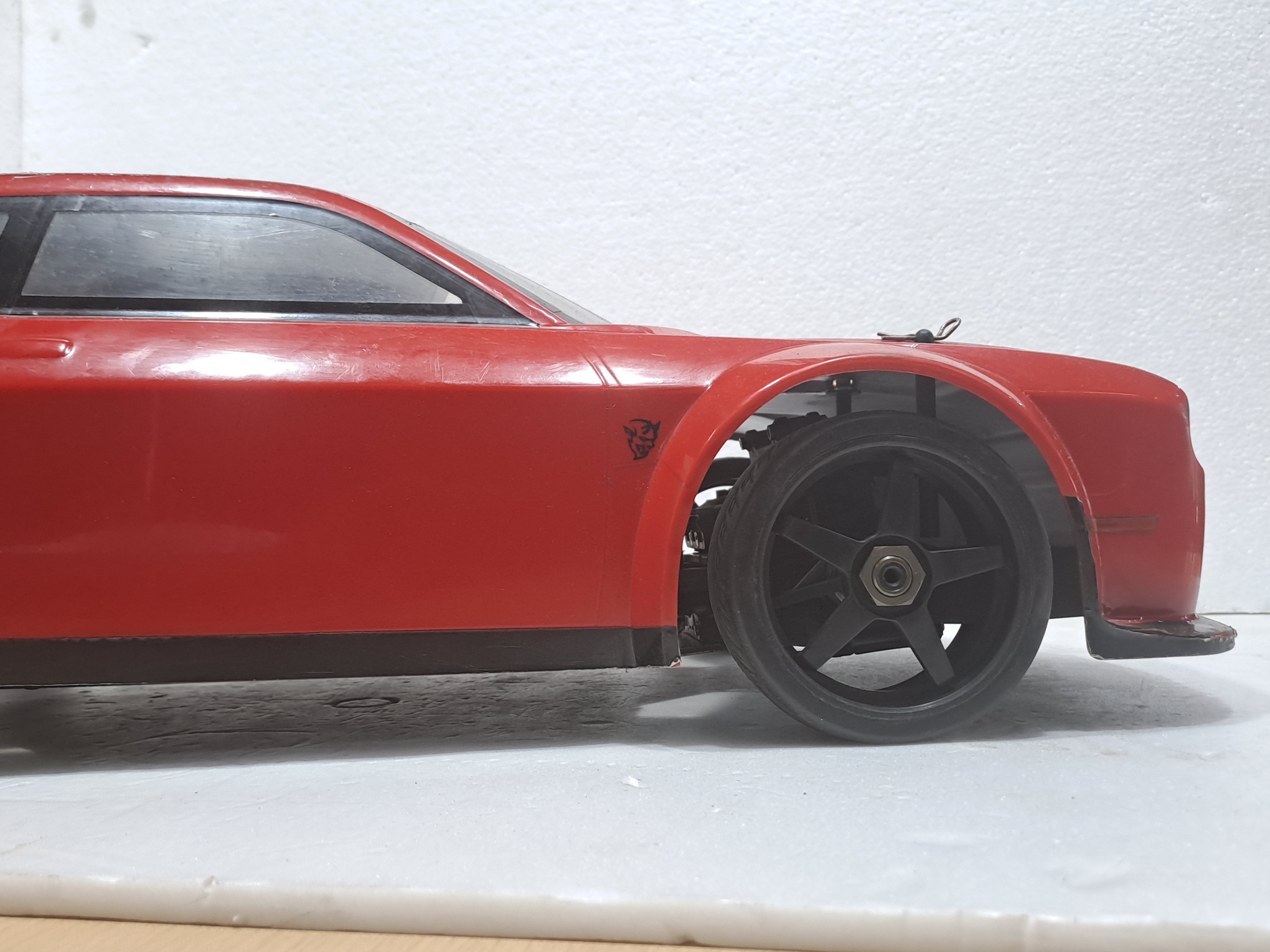 KYOSHO INFERNO GT2VE DODGE CHALLANGER 1/8 SCALE RED QUALITY PRE OWNED