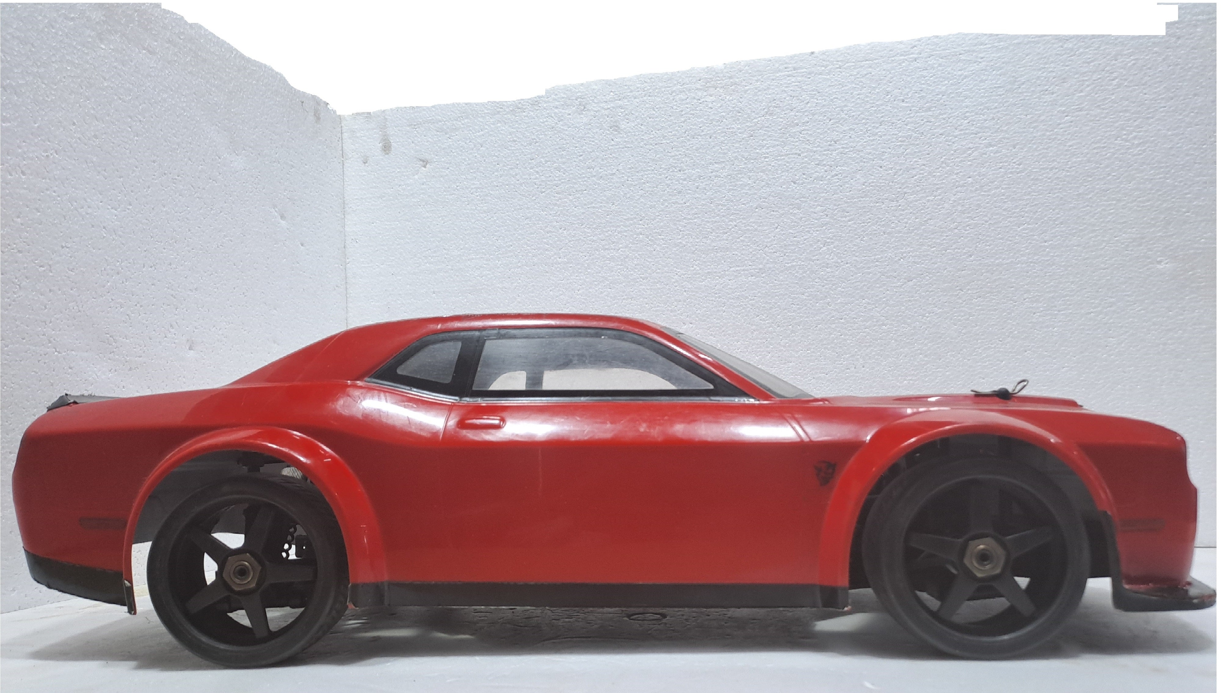 KYOSHO INFERNO GT2VE DODGE CHALLANGER 1/8 SCALE RED QUALITY PRE OWNED