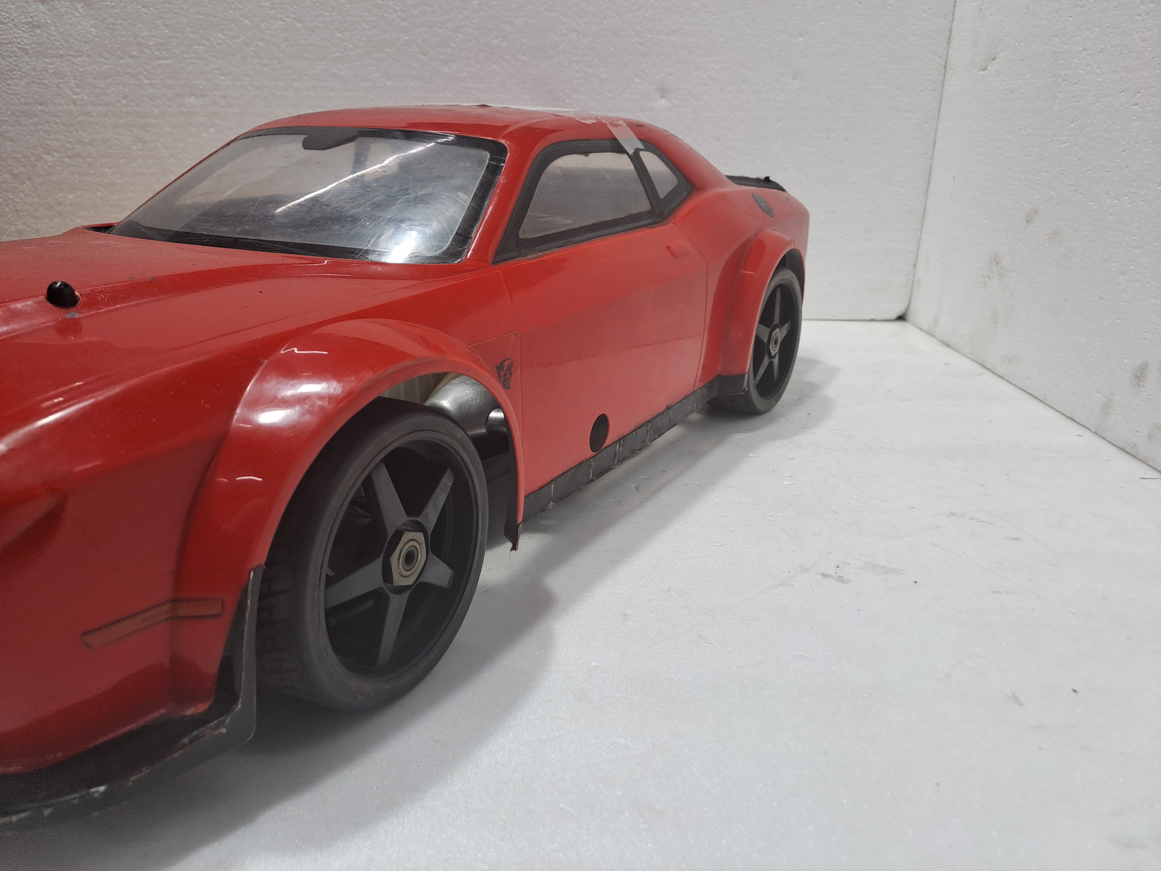 KYOSHO INFERNO GT2VE DODGE CHALLANGER 1/8 SCALE RED QUALITY PRE OWNED