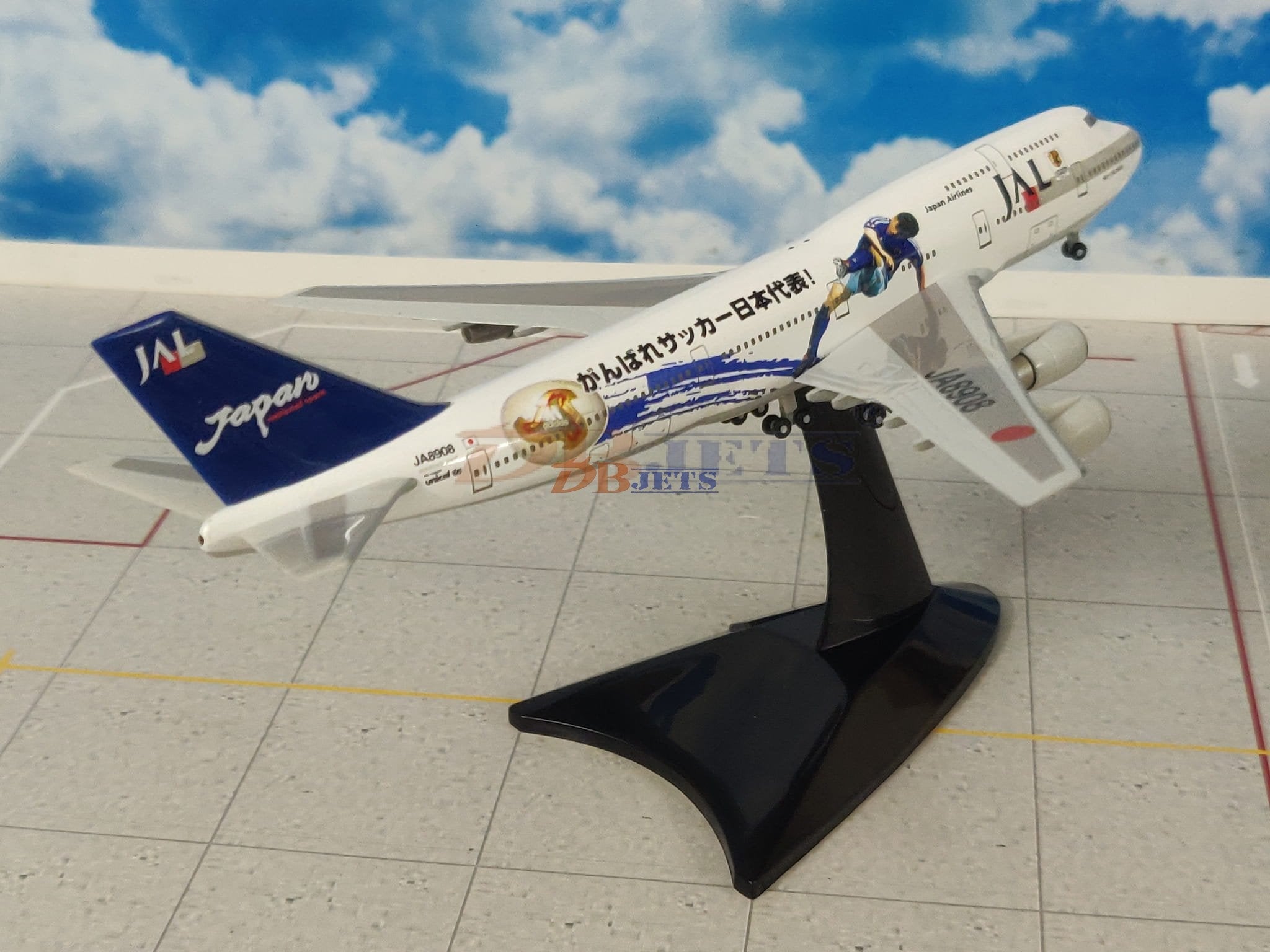 Airplane Diecast Jal Japan JA 8908