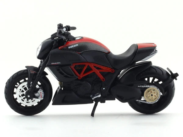 MAISTO DUCATI DIAVEL CARBON 1/18 DIECAST MODEL