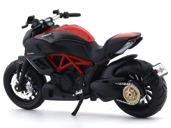 MAISTO DUCATI DIAVEL CARBON 1/18 DIECAST MODEL