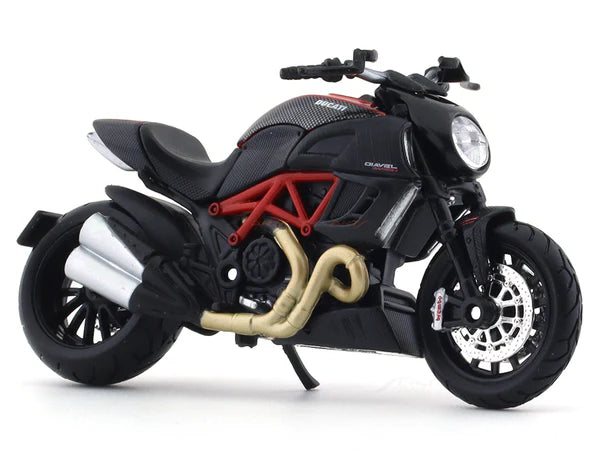 MAISTO DUCATI DIAVEL CARBON 1/18 DIECAST MODEL