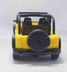 JEEP RUBICON RC CAR 1/24 SCALE DIECAST MODEL WITH RECHARGEABLE BATTERY YELLOW  (JP-25049)1:24 R/C 4 FUNC. CAR W/ CHARGER & LIGHT