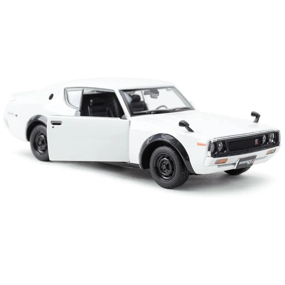 MAISTO 1973 NISSAN SKYLINE 2000 GT-R (KPGCIIO) WHITE  1/24  DIECAST CAR MODEL